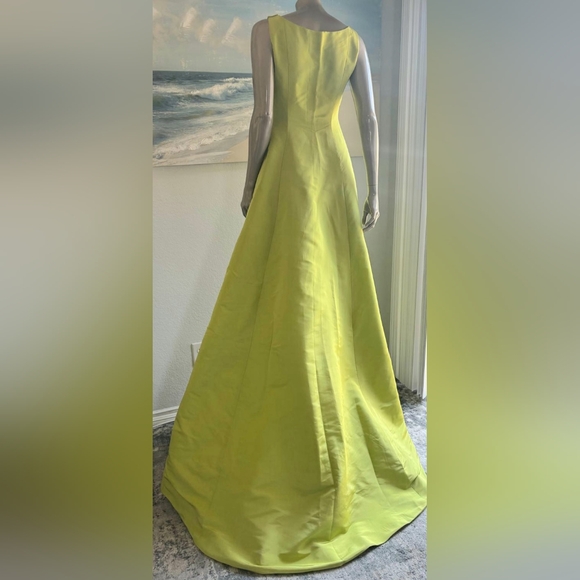♧$6,000 OSCAR DE LA RENTA GREEN SILK ELEGANT RUNWAY GOWN US S - Picture 10 of 15